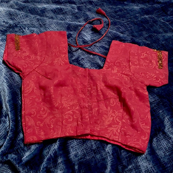 Dark pinkish/purple saree with copper design - Picture 3 of 4